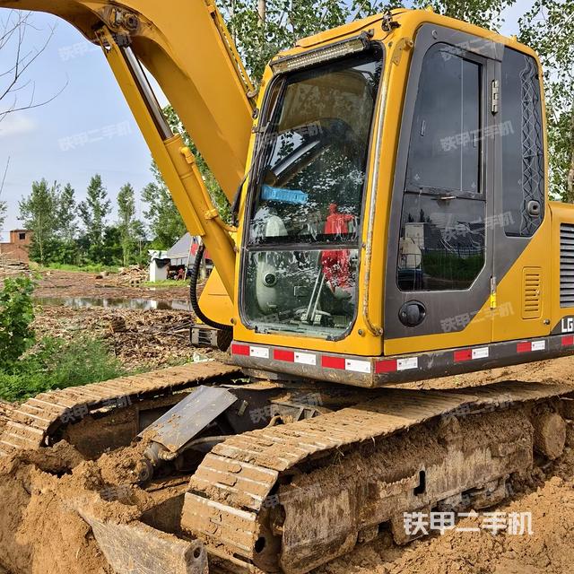 驾驶室整体(整机外观) 驾驶室整体(整机外观)