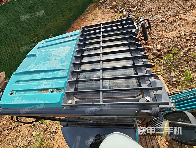 驾驶室顶部（整机外观）