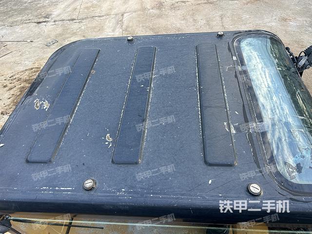 驾驶室顶部（整机外观）