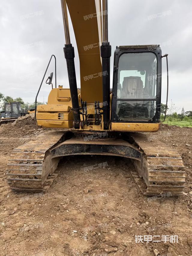 大臂油缸整體?豎拍（工作和回轉(zhuǎn)裝置）