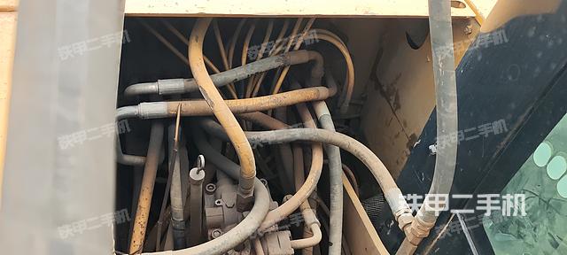 回转马达和主控阀（整机外观）