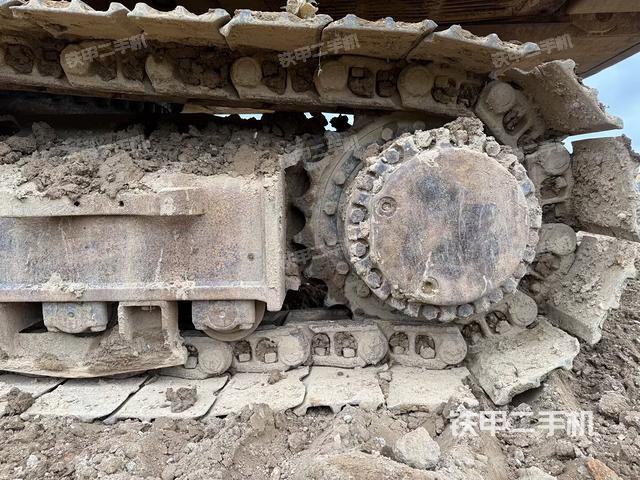 左驅(qū)動輪（行走機(jī)構(gòu)）