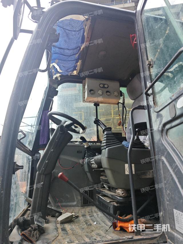 驾驶室正侧(驾驶室部分)  驾驶室正侧(驾驶室部分)