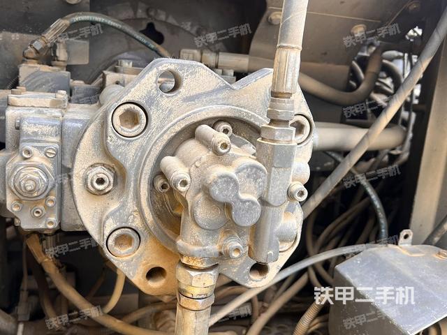 液压泵舱室正面整体(整机外观) 液压泵舱室正面整体(整机外观)
