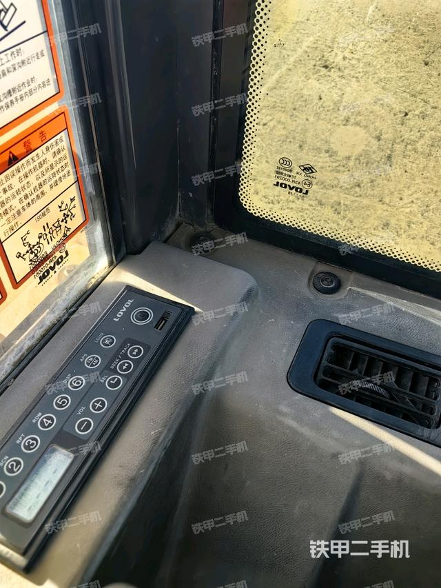 后窗玻璃角标（驾驶室部分）