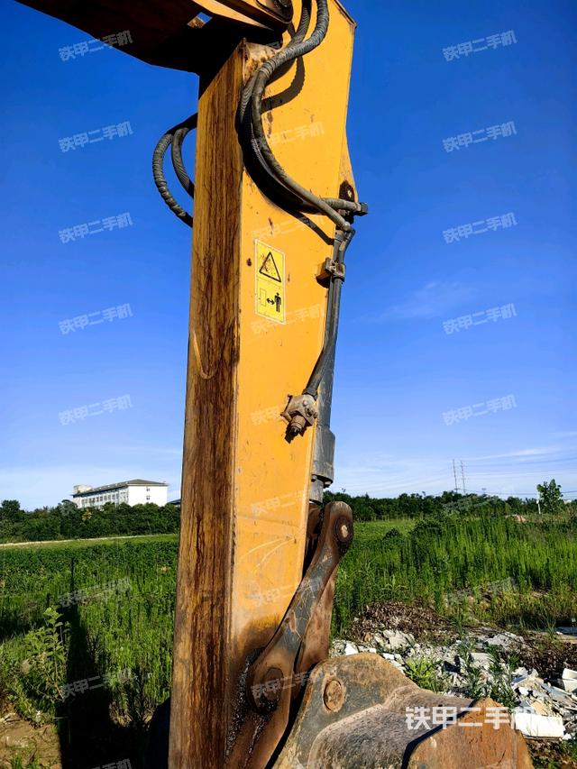 小臂整体左后(工作和回转装置) 小臂整体左后(工作和回转装置)