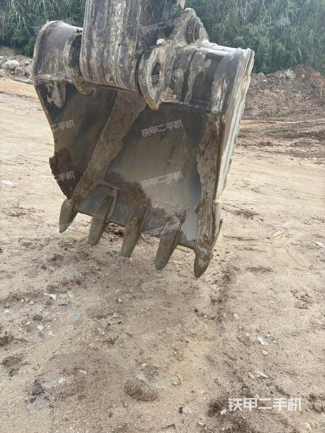 小臂整体左后（工作和回转装置）