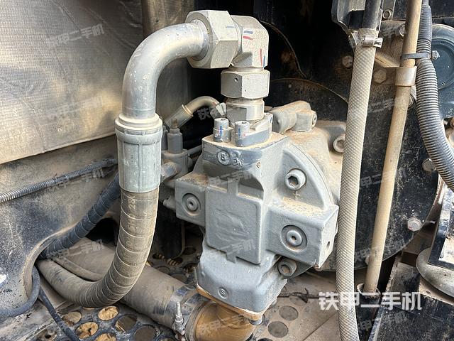 液压泵舱室正面整体（整机外观）