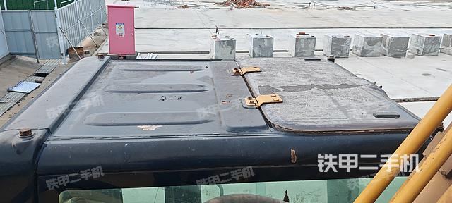 驾驶室顶部（整机外观）