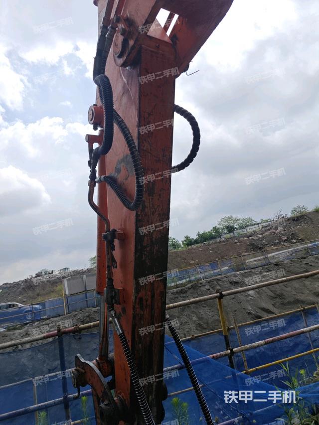 小臂整体左后(工作和回转装置) 小臂整体左后(工作和回转装置)
