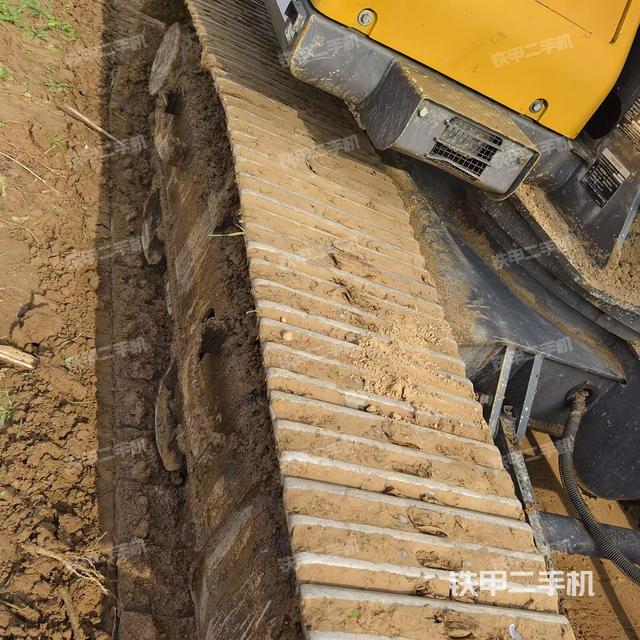 单侧履带整体(整机外观) 单侧履带整体(整机外观)