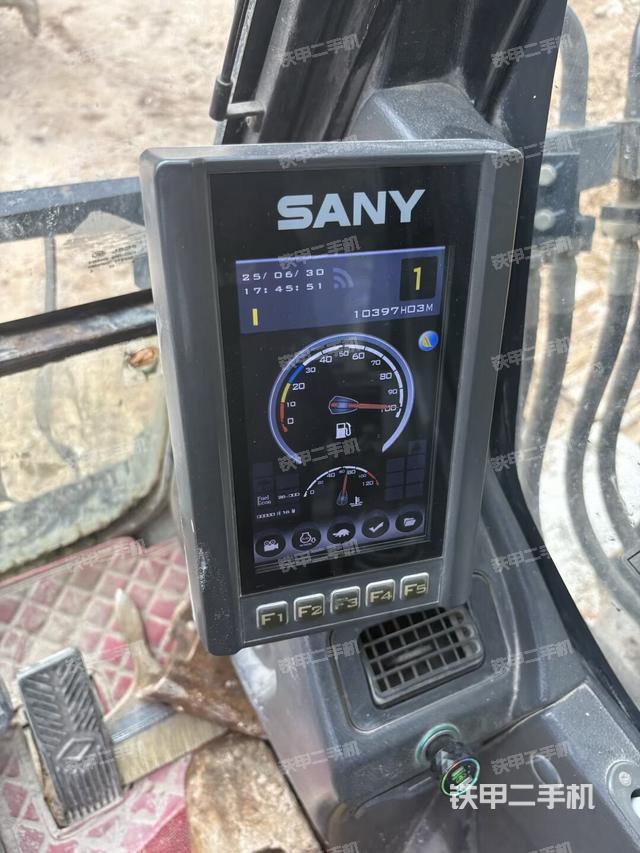 后窗玻璃角标（驾驶室部分）