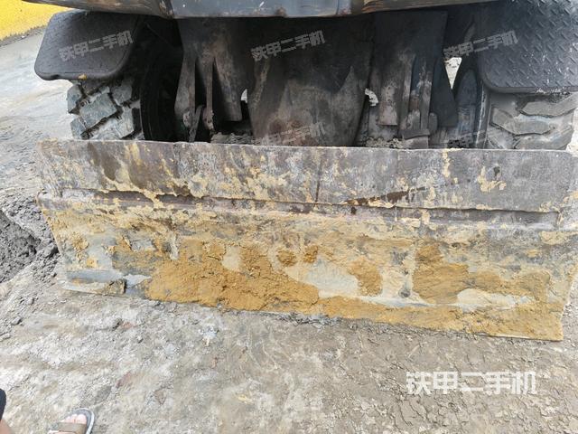 转盘和下车架正前(工作和回转装置) 转盘和下车架正前(工作和回转装置)