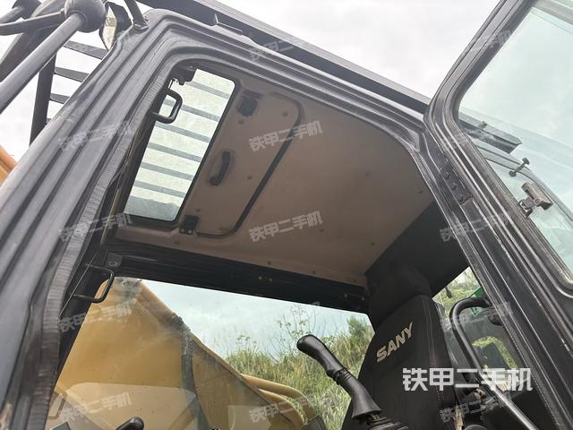 座椅左侧控制台/音响/含左手柄（驾驶室部分）