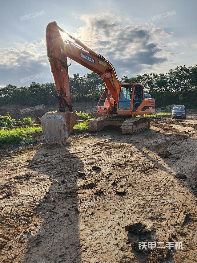 驾驶室顶部（整机外观）