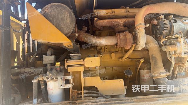 回转马达和主控阀（整机外观）