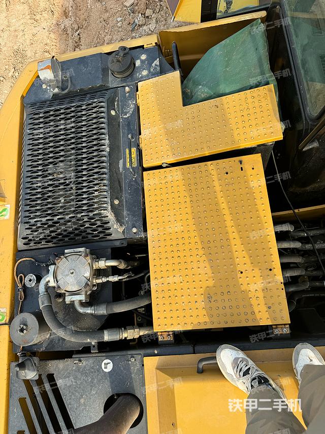 驾驶室顶部（整机外观）