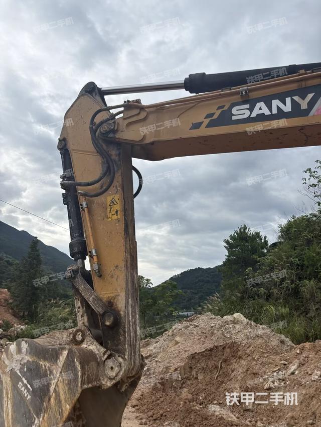 铲斗右后整体（工作和回转装置）