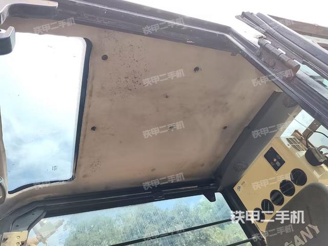 顶棚整体(驾驶室部分) 顶棚整体(驾驶室部分)