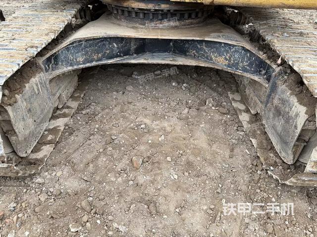 轉(zhuǎn)盤和下車架正前（工作和回轉(zhuǎn)裝置）