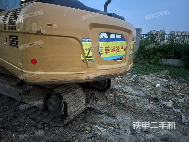 单侧履带整体(整机外观) 单侧履带整体(整机外观)