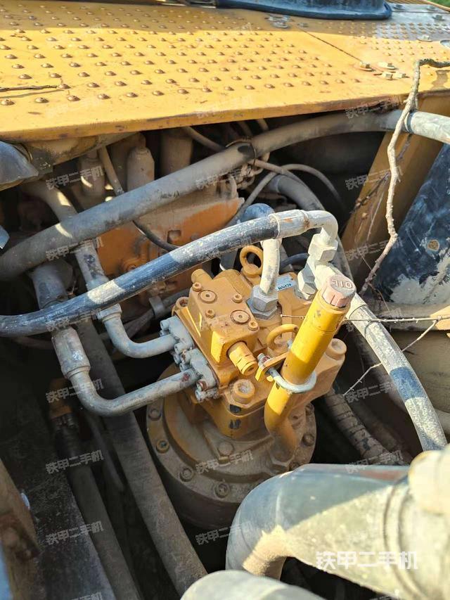 回轉馬達和主控閥（整機外觀）