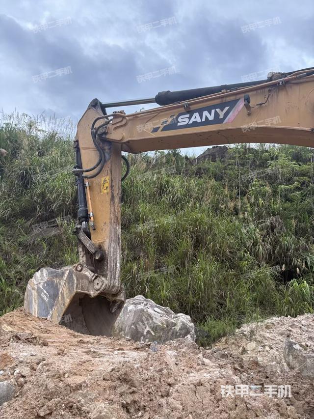 转盘和下车架正前（工作和回转装置）