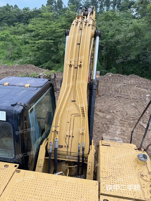 大臂背部俯視（工作和回轉(zhuǎn)裝置）