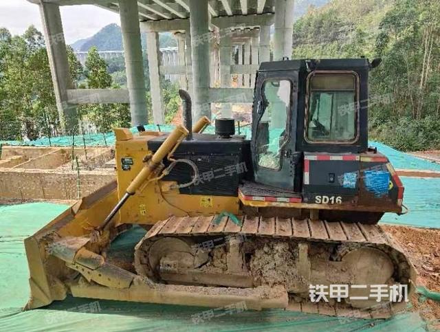 山推SD16標(biāo)準(zhǔn)型推土機(jī)