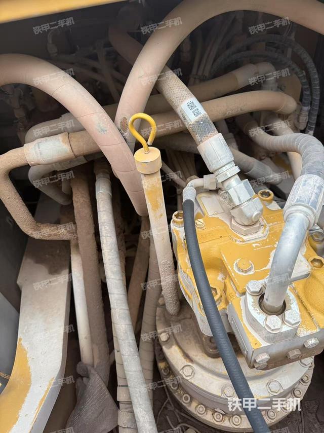 回转马达和主控阀（整机外观）