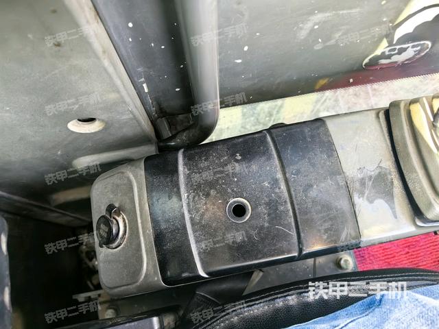 座椅左侧控制台/音响/含左手柄（驾驶室部分）