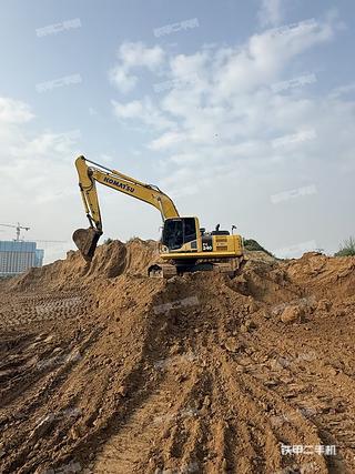 小松PC240LC-8M0挖掘机实拍图片