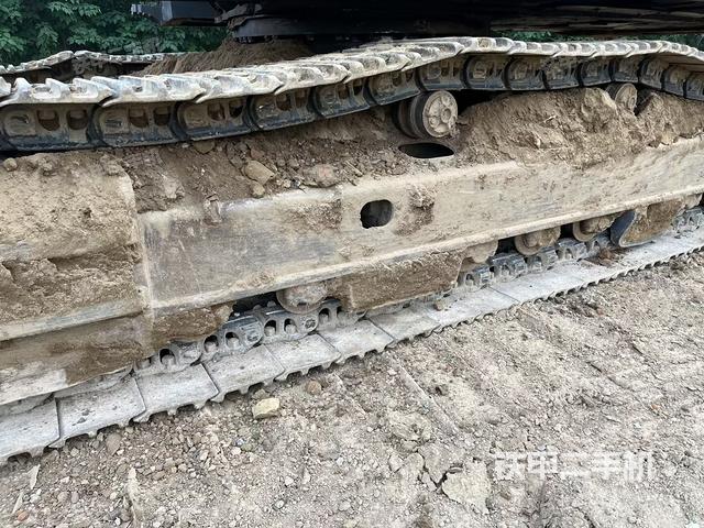 单侧履带整体(整机外观) 单侧履带整体(整机外观)