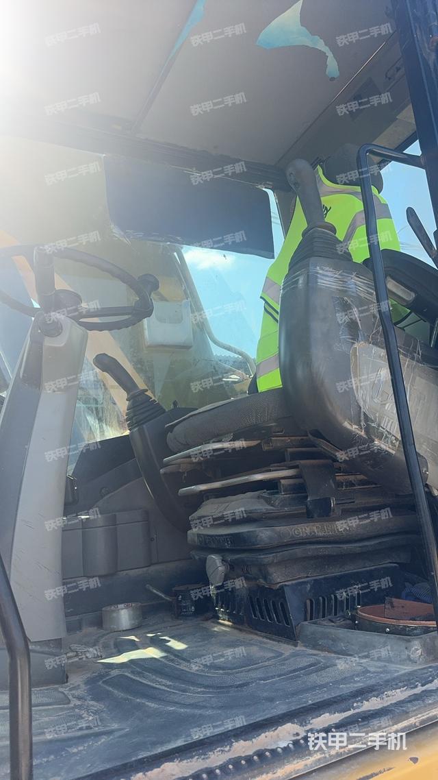 驾驶室整体（整机外观）