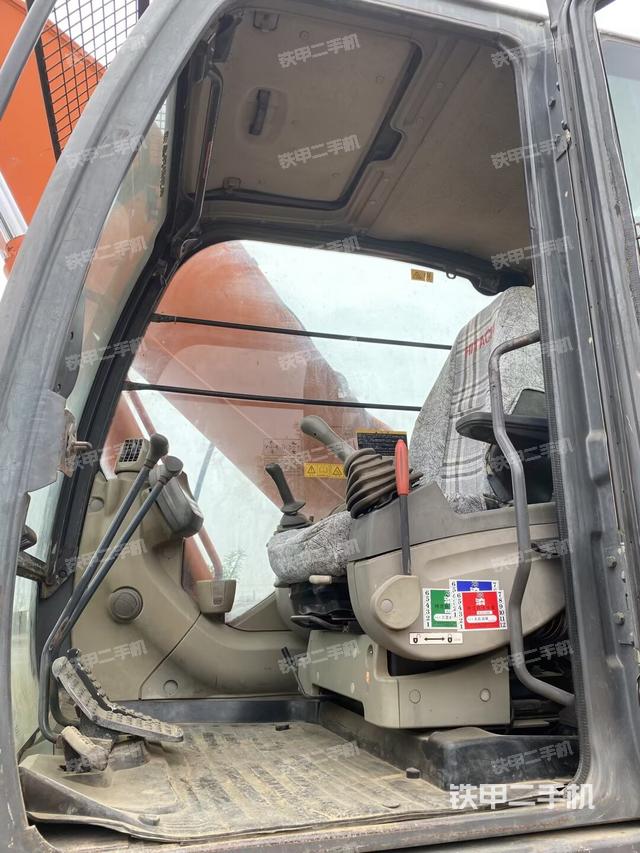 駕駛室整體（整機(jī)外觀）