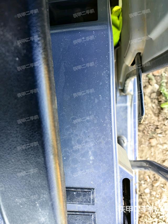 座椅右侧控制台/钥匙门/油门/含右手柄(驾驶室部分) 座椅右侧控制台/钥匙门/油门/含右手柄(驾驶室部分)