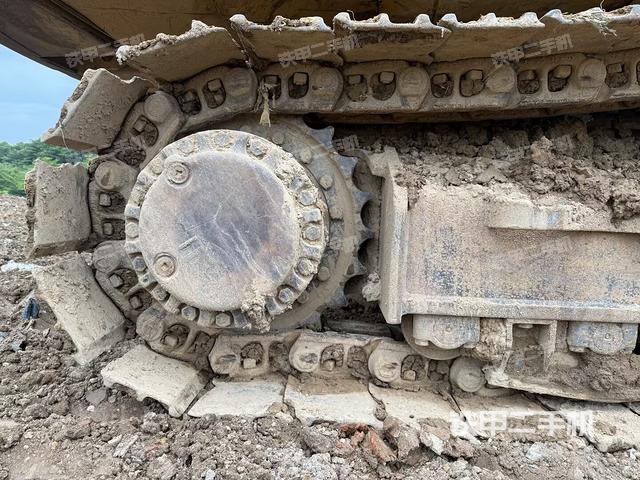 右驅(qū)動輪（行走機(jī)構(gòu)）