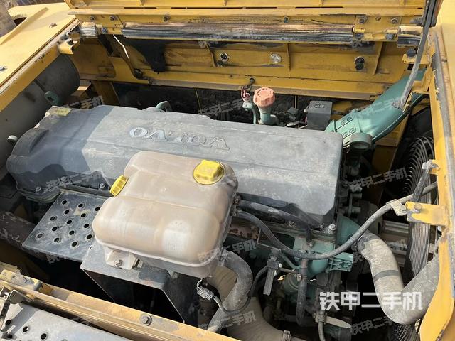 发动机整体俯视(整机外观) 发动机整体俯视(整机外观)