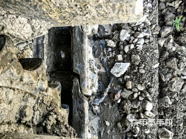 左驱动轮(行走机构) 左驱动轮(行走机构)