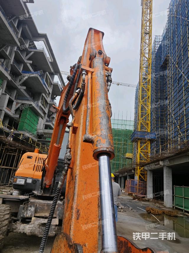 小臂整体右前(工作和回转装置) 小臂整体右前(工作和回转装置)
