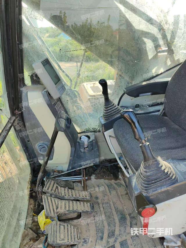 駕駛室整體（整機外觀）