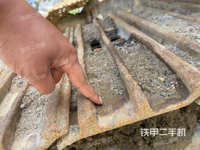 单侧履带整体(整机外观) 单侧履带整体(整机外观)