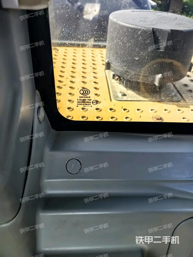 后窗玻璃角标(驾驶室部分) 后窗玻璃角标(驾驶室部分)