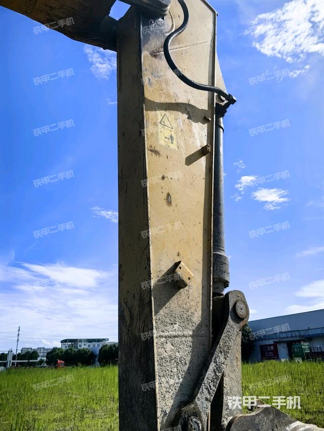 小臂整体左后(工作和回转装置) 小臂整体左后(工作和回转装置)