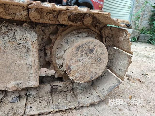 右导向轮(行走机构) 右导向轮(行走机构)