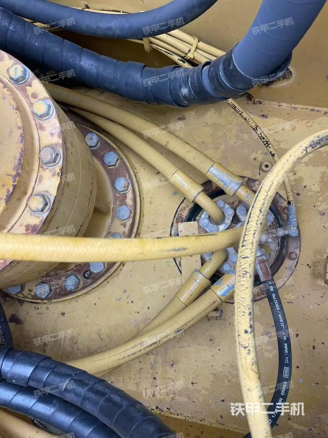 中央回轉(zhuǎn)接頭特寫（上車部件）