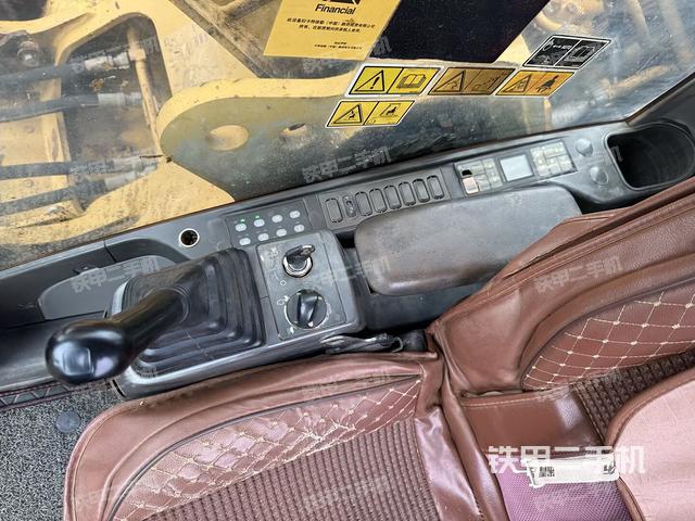 座椅左側(cè)控制臺/音響/含左手柄（駕駛室部分）