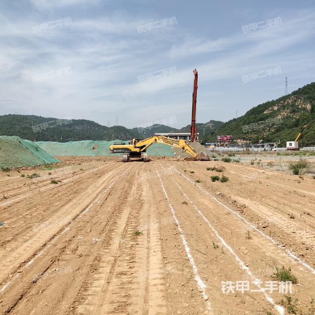 液压泵舱室正面整体（整机外观）