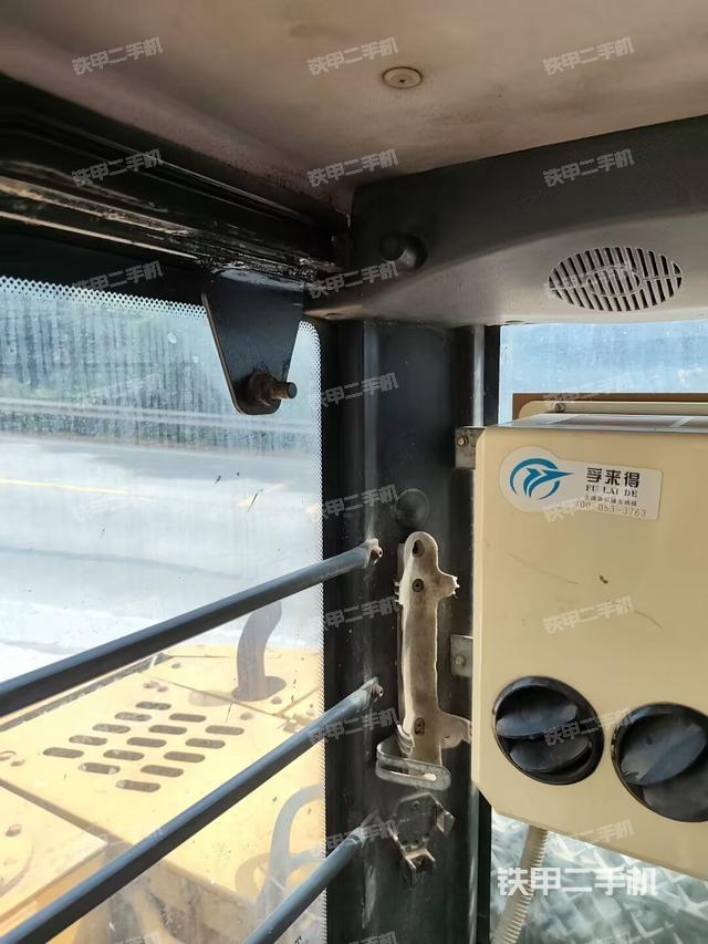 显示屏 (驾驶室部分) 显示屏 (驾驶室部分)