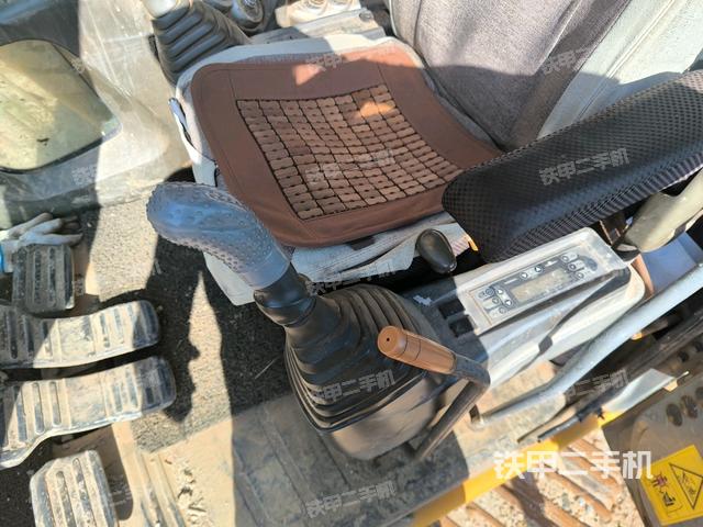 駕駛室左前45度(駕駛室部分) 駕駛室左前45度(駕駛室部分)